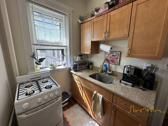 Building Photo - 309 Allston St