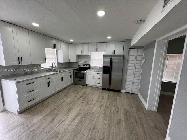 Photo - 141 W 6th St Unit C