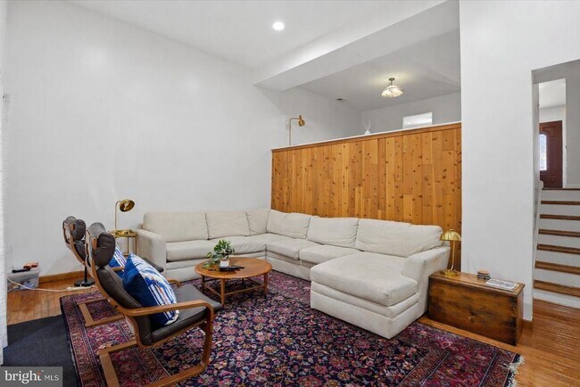 Photo - 102 Eaton Dr