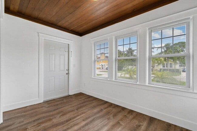 Photo - 415 Greenbriar Dr