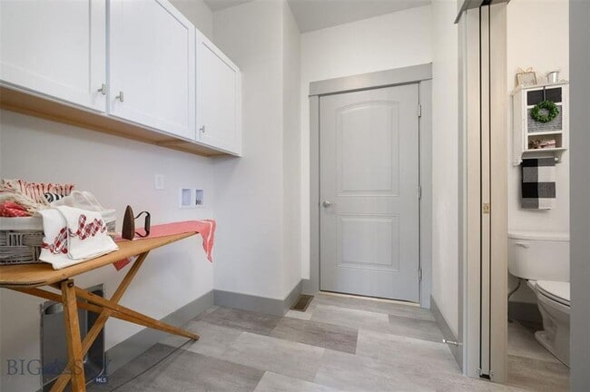 Photo - Gorgeous Townhouse - 3 Bedrooms and 2 1/2 ...