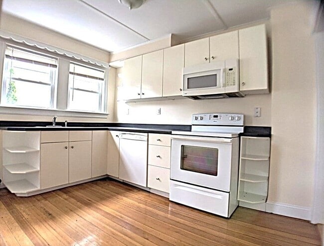 Building Photo - 69 1st St Unit 2