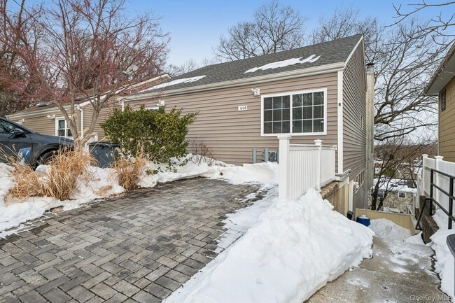 Building Photo - 60 Marwood Rd N