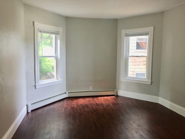 Building Photo - 115 1/2 Eastern Ave Rental