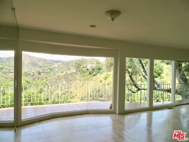 Photo - 811 Linda Flora Dr