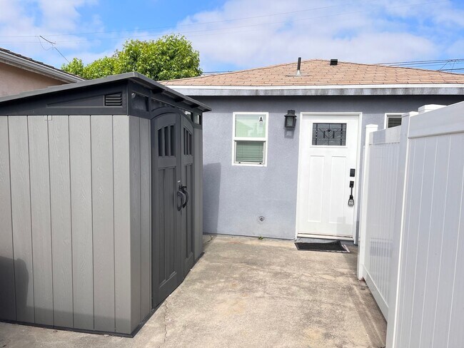2401 Roswell Ave