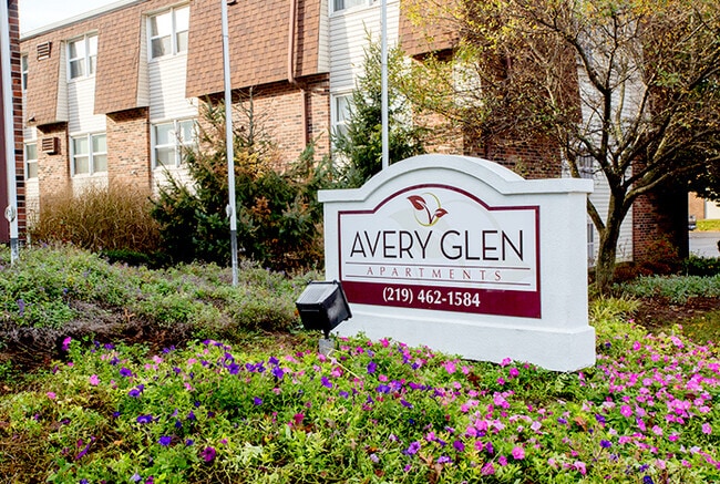 Avery Glen Apartments - Avery Glen Apartments