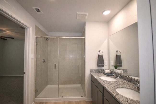 Photo - 18831 Glenwood Chase Ct