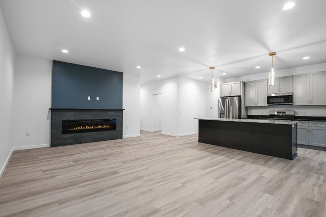 Photo - River View Ave