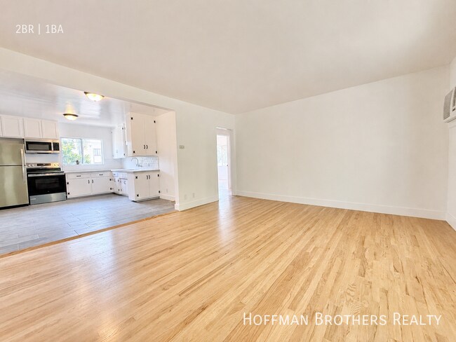Photo - 11153 La Maida St