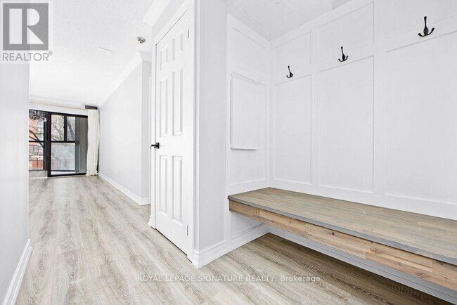 Photo - 2091 Hurontario St Unit 211