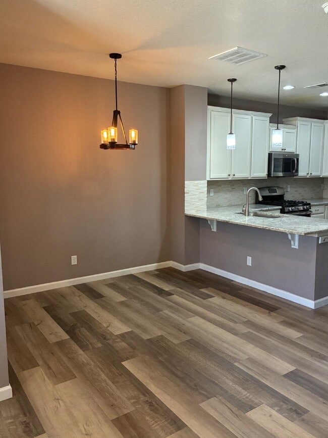 Photo - Beautiful Lake Oasis with 3 Bedrooms and 3 Bathrooms!