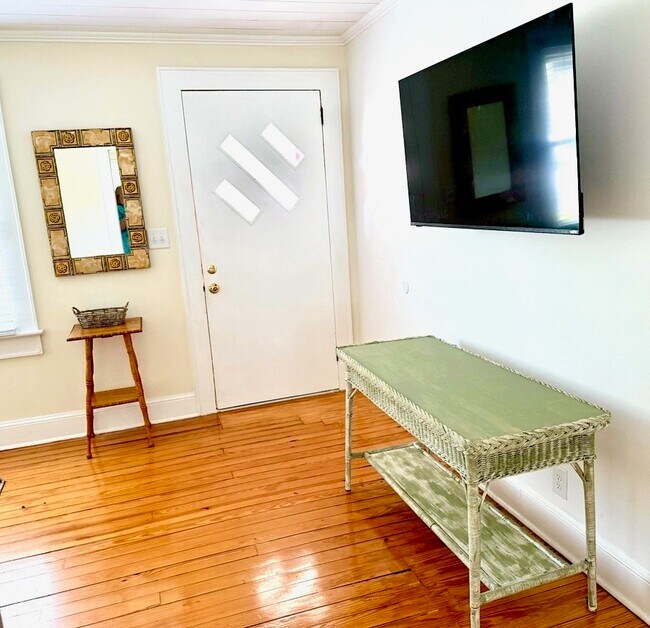 Nuevo Smart TV de 50 pulgadas - 345 E 13th St