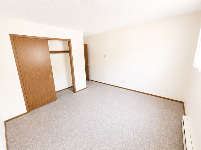 Bedroom - Wildwood Apartments