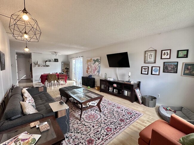 Photo - 4107 Hayes Cir