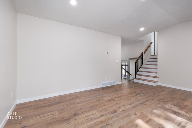 Photo - 965 Dorothea Way