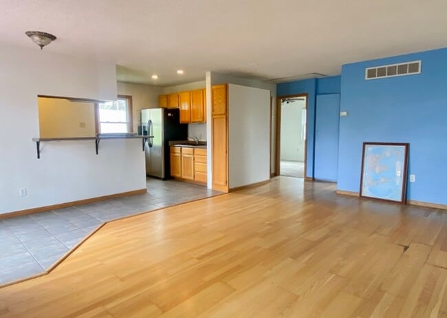 11207 Rimrock Dr