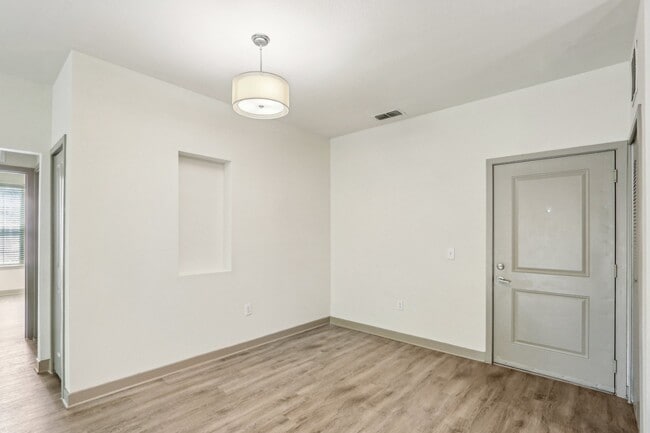 Photo - Oakleaf Plantation Apartments