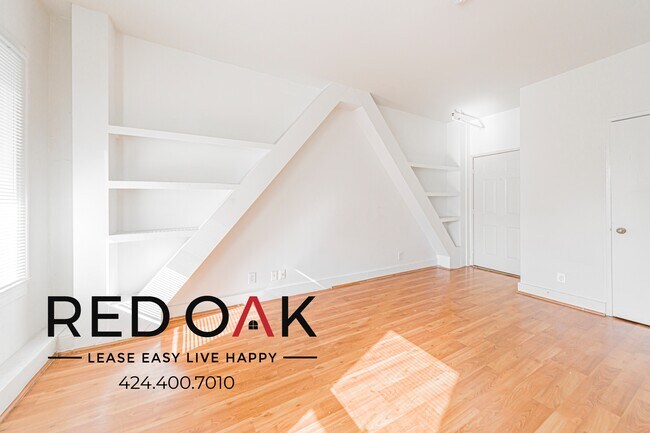 Building Photo - 537 S Kenmore Ave Unit 304