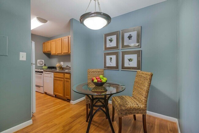 Photo - Surrey Square