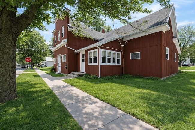 Building Photo - 629/631 Park Avenue Unit Upper