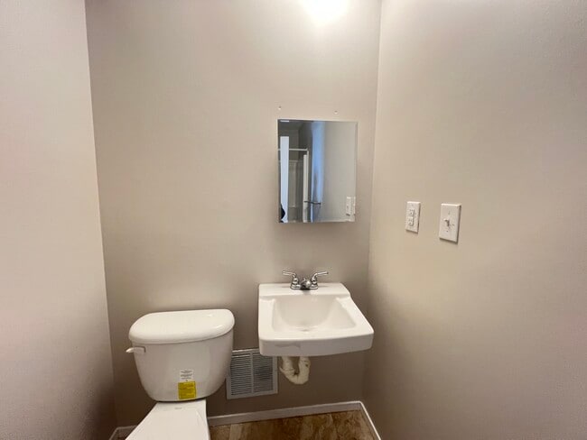 Photo - 2303 Highway 20