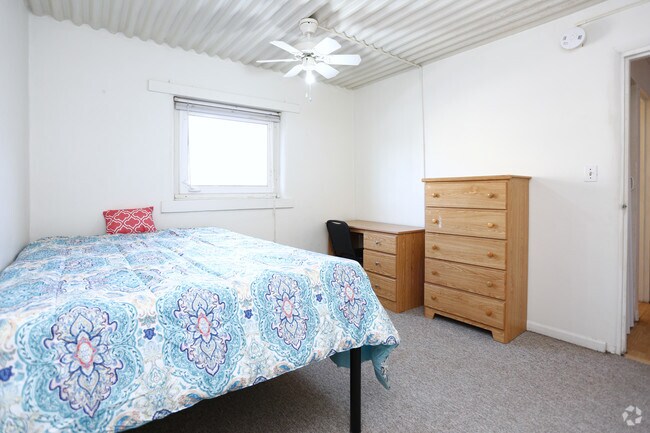 2 BR, 1 BA - bedroom 1 - 102 N Gregory St Unit 102N.Gregory