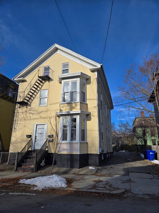 Building Photo - 85 Wood St Unit 1R