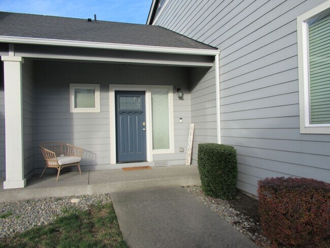 Building Photo - Well maintained 3 bedroom, 2.75 bath townhome in Puyallup