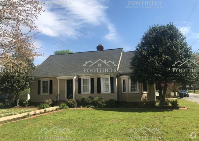 Building Photo - Beautifully updated cottage! 3-Bedroom/2-B... Rental