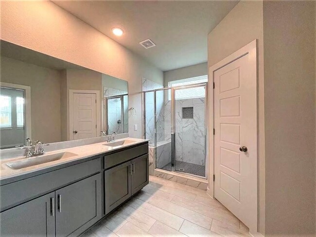 Photo - 604 Bridle Creek Dr