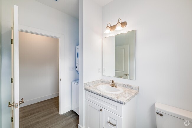 2BR, 2BA - 900SF - Second Bathroom