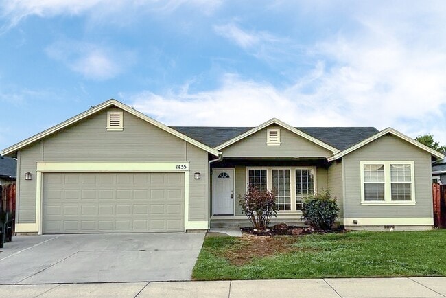 Building Photo - 1435 N Inez Pl