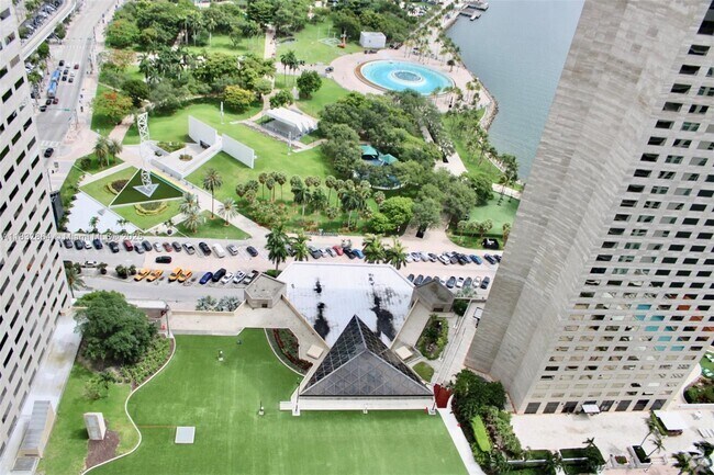 Building Photo - 325 S Biscayne Blvd Unit 3922 Rental