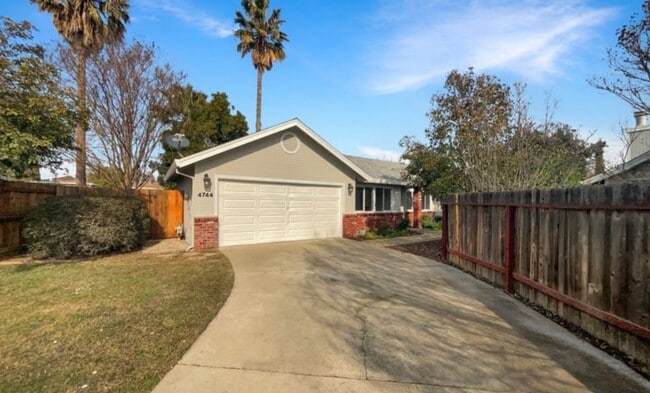 Building Photo - 4744 Ponderay Ln