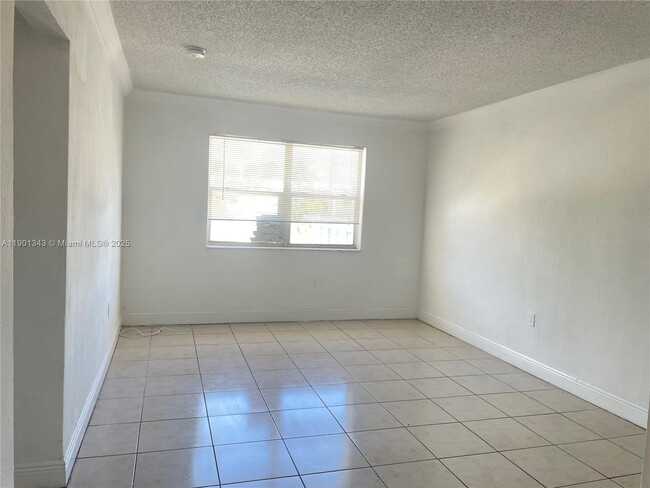Photo - 16118 NE 21st Ave Unit 14