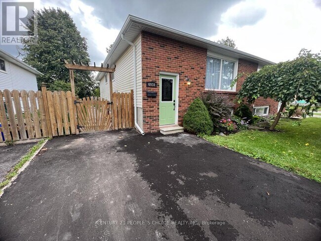 Photo - 6938 Warden Ave