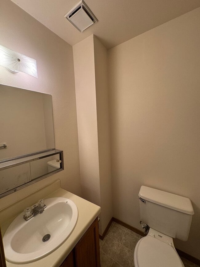 Photo - 2 bedroom, 1 1/2 bath townhome in the EAGLE CREST TOWNHOMES community. MOVE IN SPECIAL