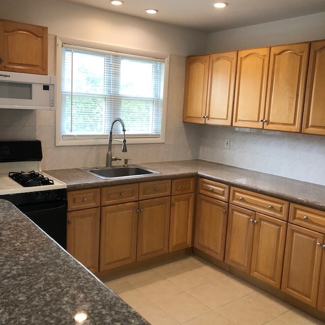 Building Photo - 57 Forrest St Unit 3BR specious apartment with garage