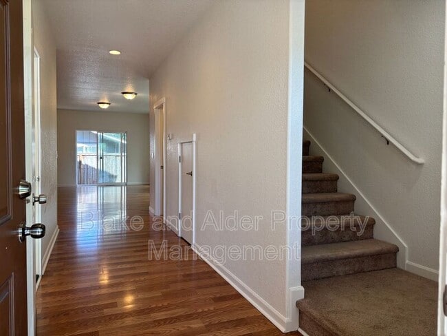 Photo - 347 Norway St NE