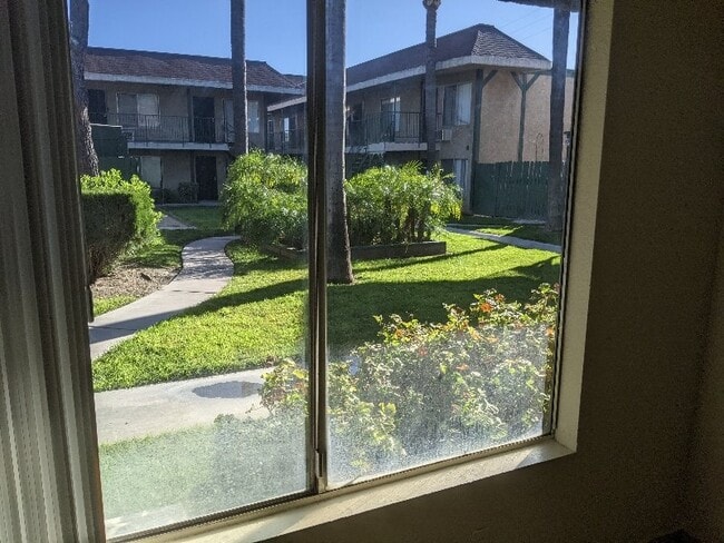 Photo - 144 W 42nd St