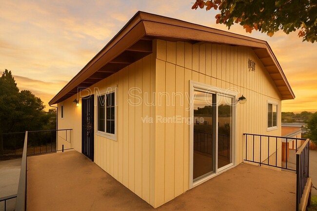 Photo - 747 N Philadelphia St