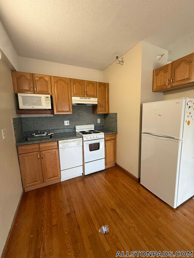 Building Photo - 1110 Commonwealth Ave Rental