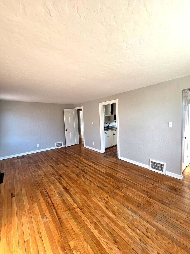 Photo - 525 E 222nd St Unidad 2