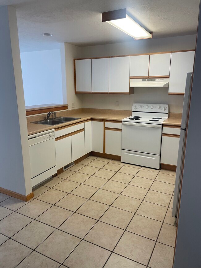 Photo - 85 Yotzonot Dr