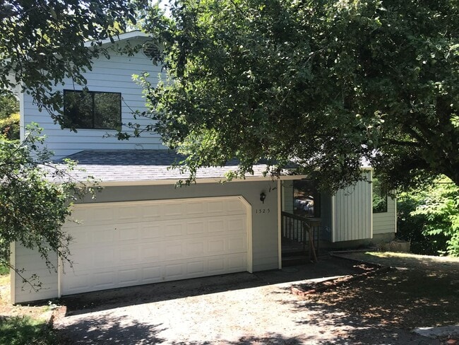 Photo - Pre-Leasing for August - 6Bed/3Bath House