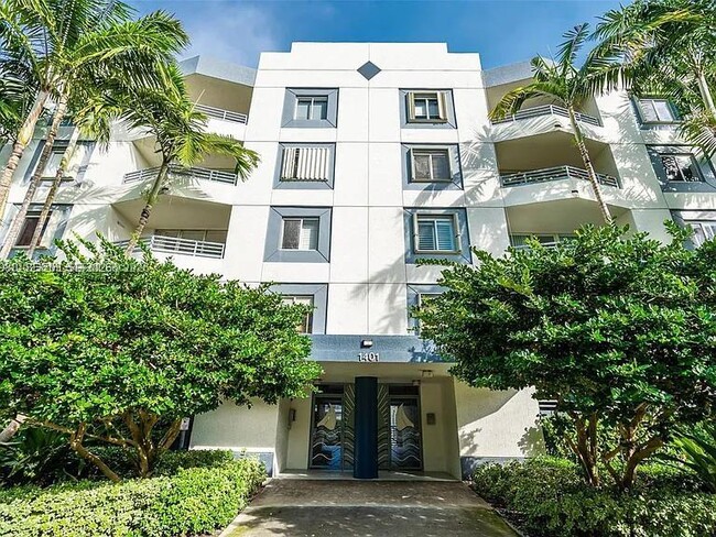 Building Photo - 1401 Bay Rd Unit 312