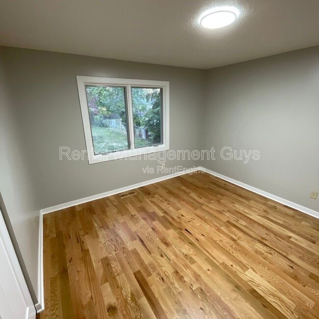 Photo - 8229 Halifax Ct N