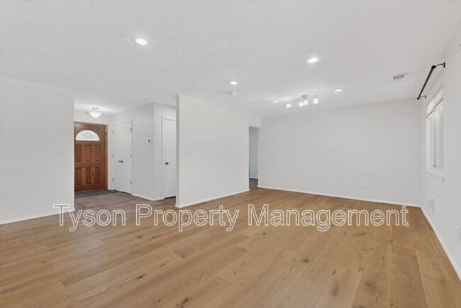 Photo - 8301 Cherry Hills Dr NE