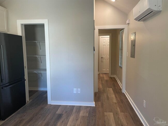 Photo - 711 N 10th Ave